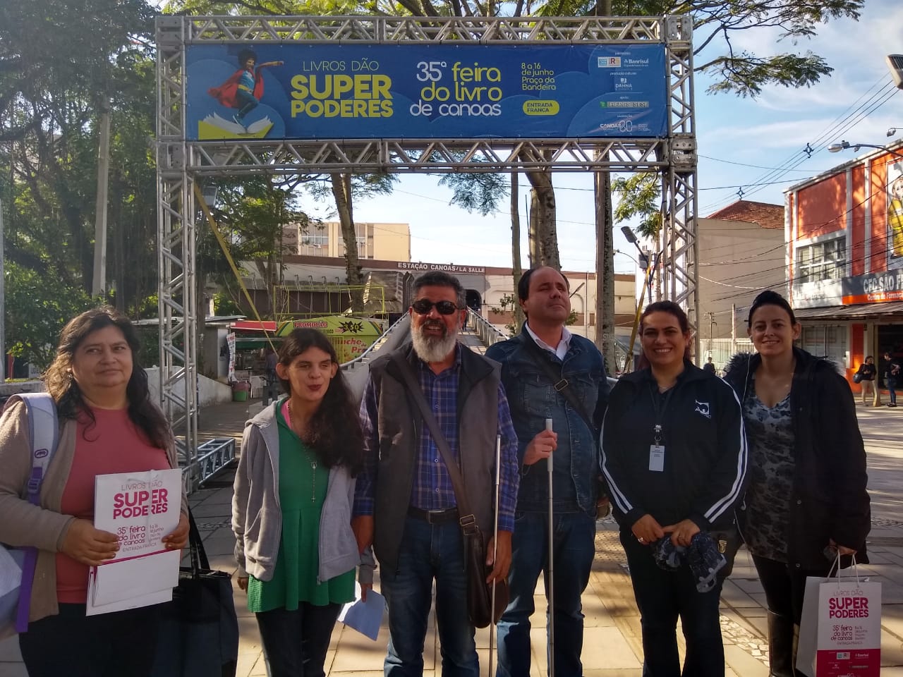 Equipe da ADEVIC na abertura Feira do Livro de Canoas