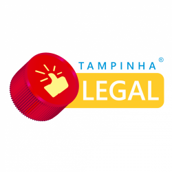  Logotipo do programa tampinha legal, exibe a ilustraçãoo de uma tampinha plástica vermelha com o desenho de uma mão fazendo o gesto “joinha” em amarelo. 